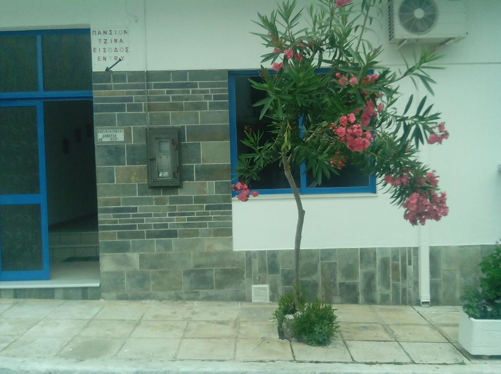 Pension Gina Methana Exterior photo